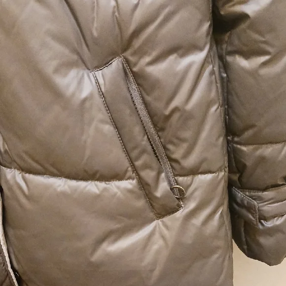 Women's Gray Puffer Coat with Faux Fur Hood - Picture 2 of 10